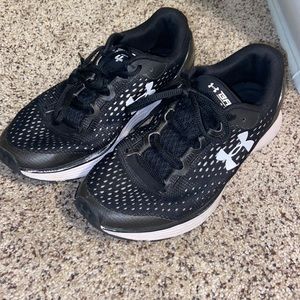 Under Armor tennis shoes